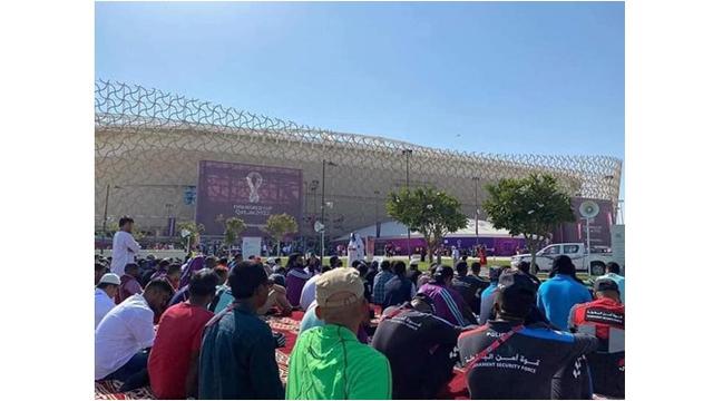 Disebut Bersejarah, Potret Salat Jumat Pertama Kali di Piala Dunia Ini Viral