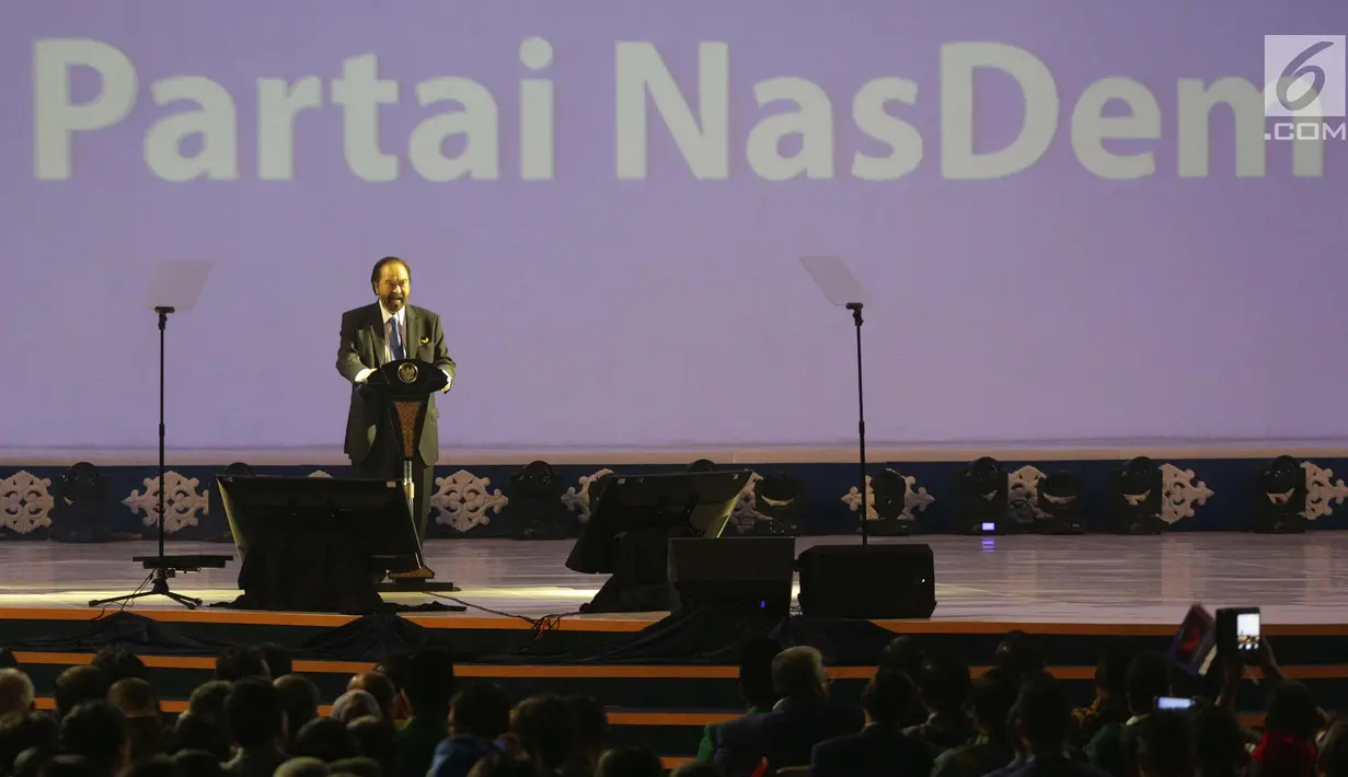 Ketum Partai Nasdem, Surya Paloh memberi pidato saat Rakernas IV Partai Nasdem di JIExpo Kemayoran, Jakarta Pusat, Rabu (15/11). Jokowi secara resmi ditetapkan menjadi calon presiden dari Partai Nasdem untuk Pilpres 2019. (Liputan6.com/Faizal Fanani)