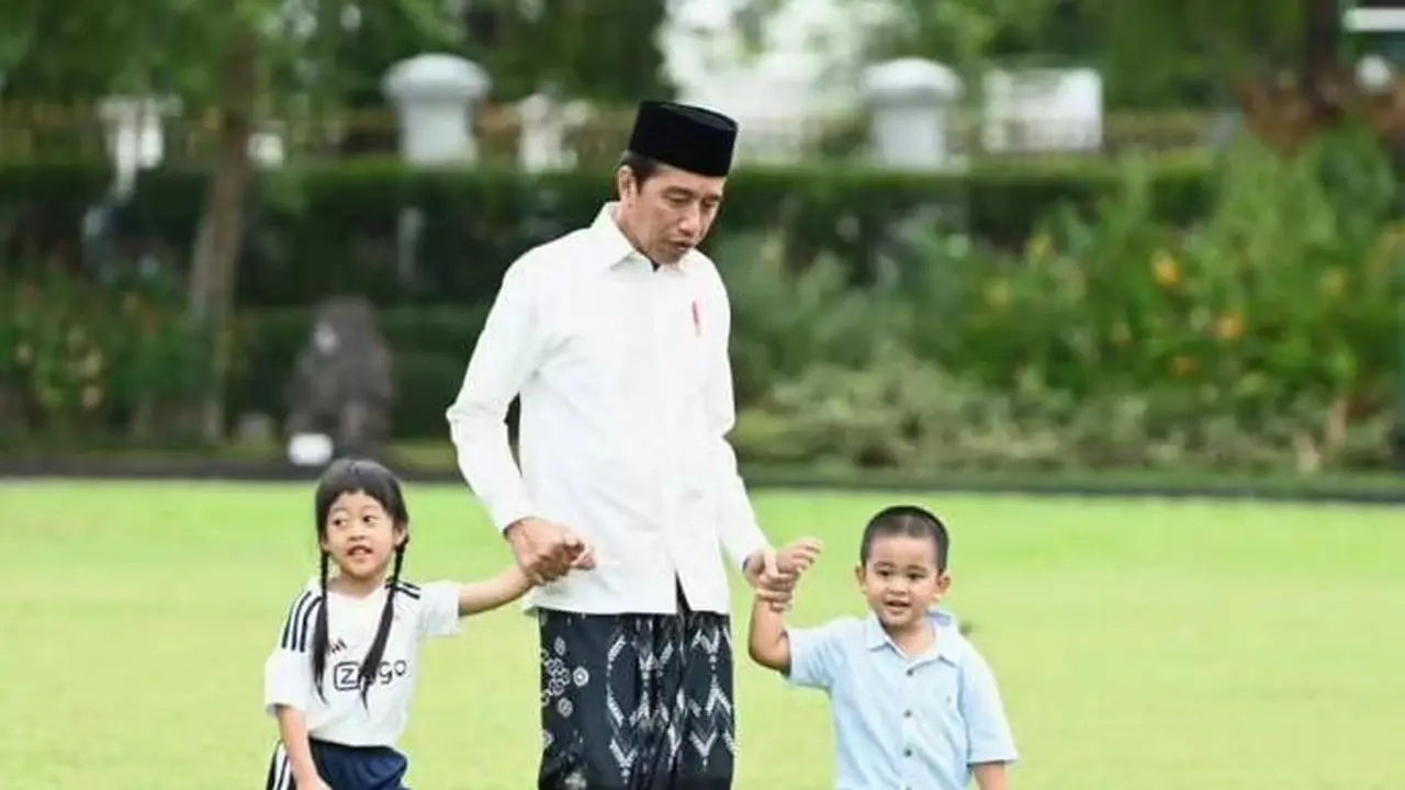 Presiden Joko Widodo bersama Sedah Mirah Nasution dan Panembahan Al Nahyan Nasution. (Instagram/ jokowi)