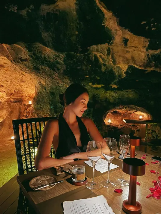 Genap berusia 27 tahun pada 15 Desember kemarin, Anya Geraldine mendapat kejutan dinner romantis dari sang kekasih.