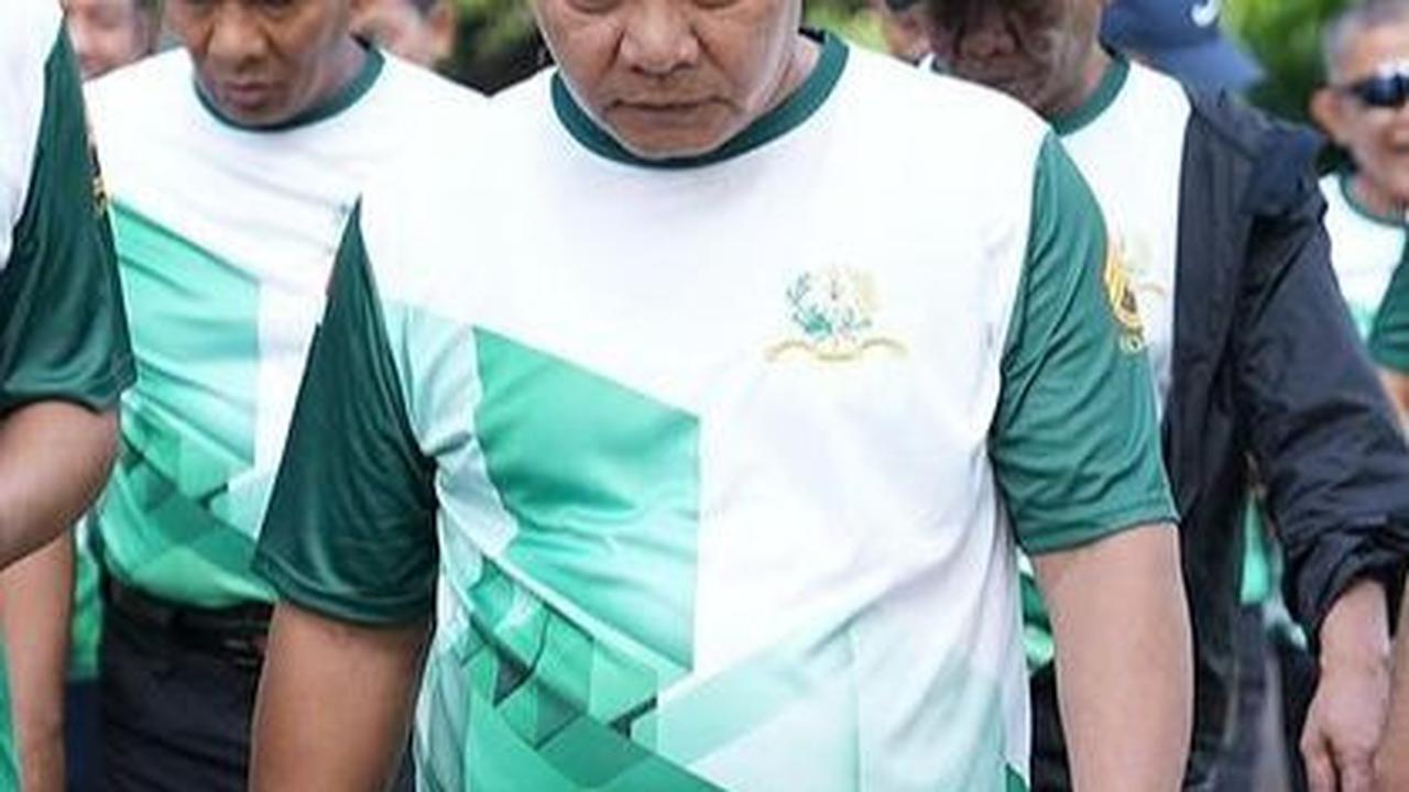 Acara reuni tersebut dimulai dengan jalan sehat.<br>