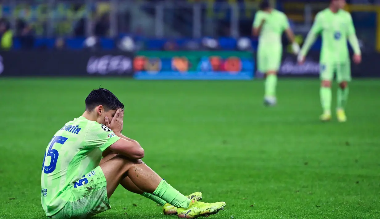 Pertarungan sengit nan dramatis itu akhirnya dimenangkan oleh Nerazzurri dengan skor 4-3. Hasil tersebut membuat wakil Italia itu melaju ke partai final dengan agregat 7-6. (AFP/Piero Cruciatti)