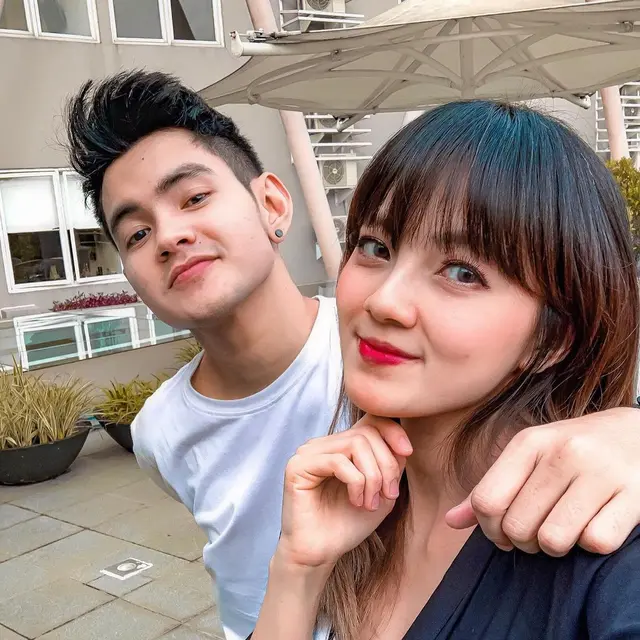 Rayakan Anniversary Pernikahan, Ini 6 Potret Manis Aditya Suryo dan Nessa Salvyana