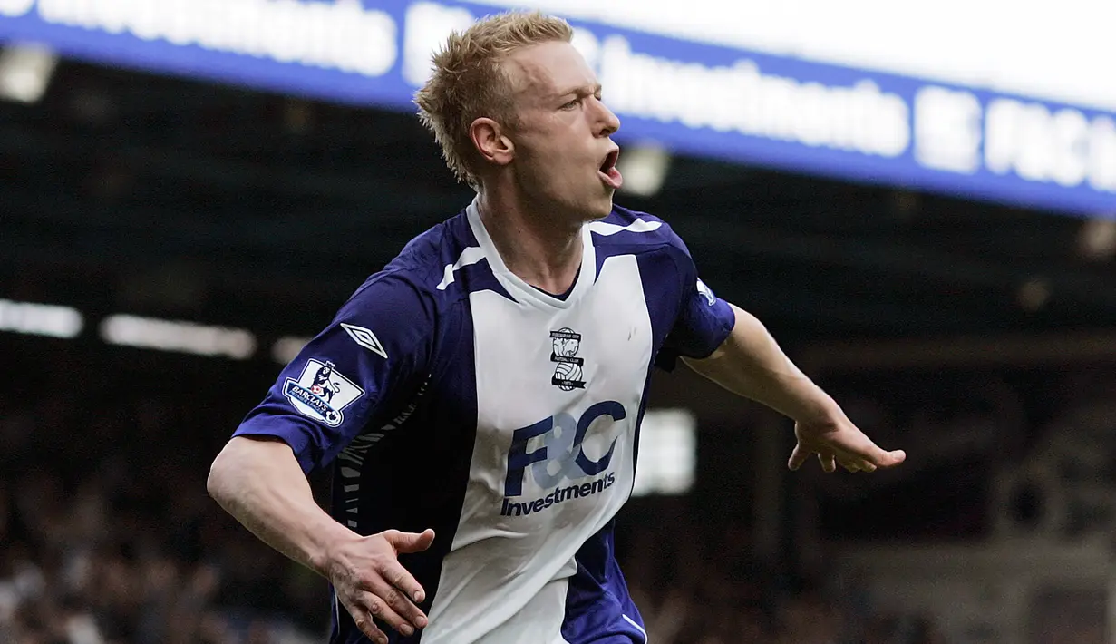 Mikael Forsell. Striker yang sukses mencetak 34 gol dan 3 assist ini bermain dalam 126 penampilan di dua klub Premier League, Chelsea dan Birmingham City. Ia didatangkan Chelsea dari HJK Helsinki pada awal musim 1998/1999. Ia memutuskan pensiun pada Mei 2018. (Foto: AFP/Paul Ellis)