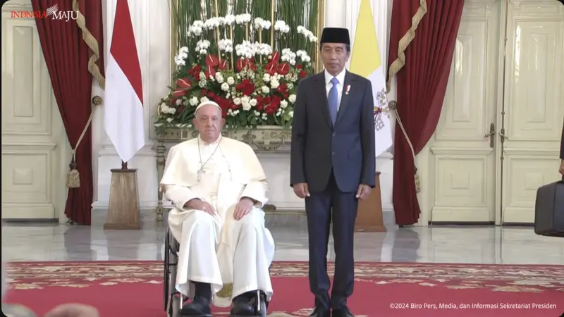 Paus Fransiskus bersama Presiden Joko Widodo (Jokowi) di Istana Merdeka Jakarta, Rabu (4/9/2024).