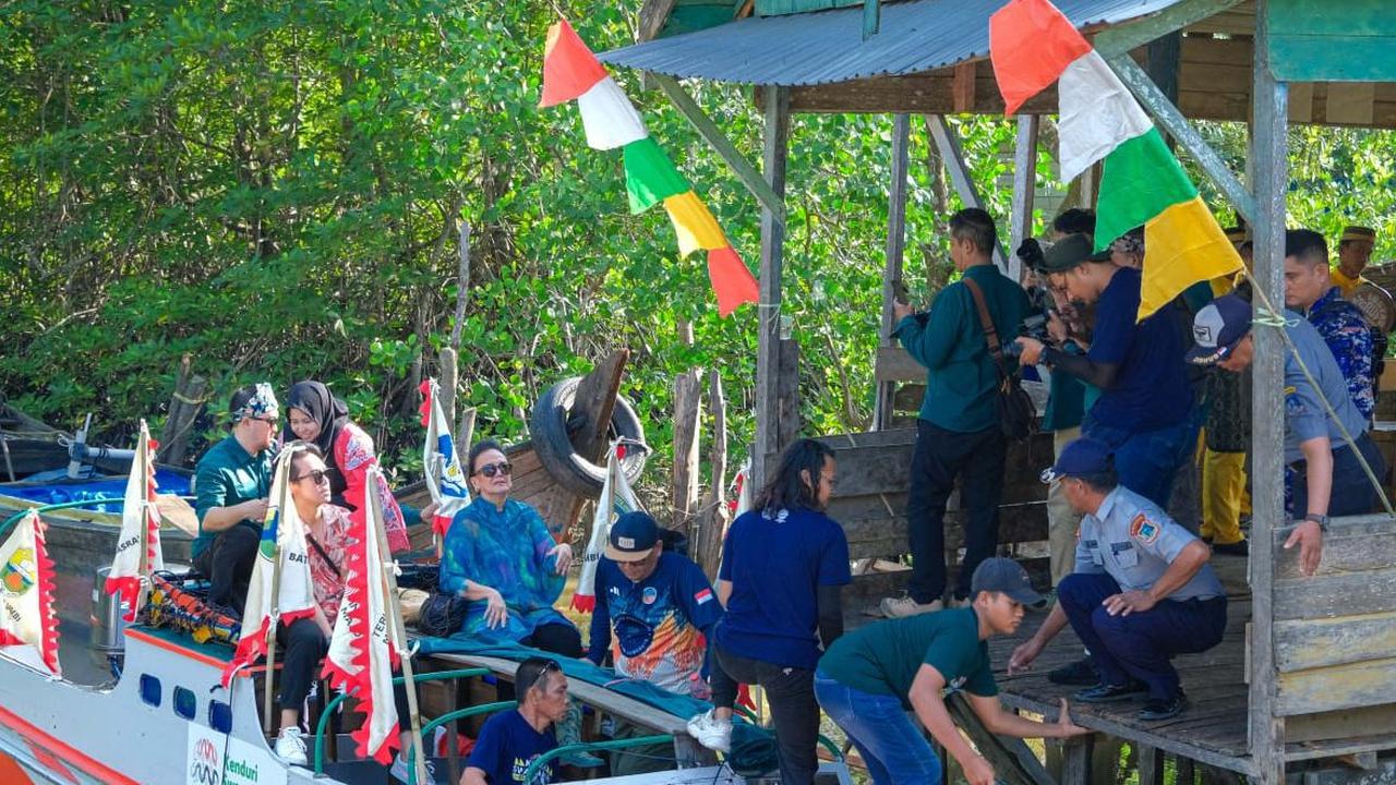 “Kita ingin peran itu, masyarakat bisa mengembalikan harapan dan menjaga alam. Festival-festival itu, di samping kebudayaan tetapi juga mengangkat isu lingkungan. Seperti Ekspedisi Batanghari ‘yok bareng-bareng bersama masyarakat."