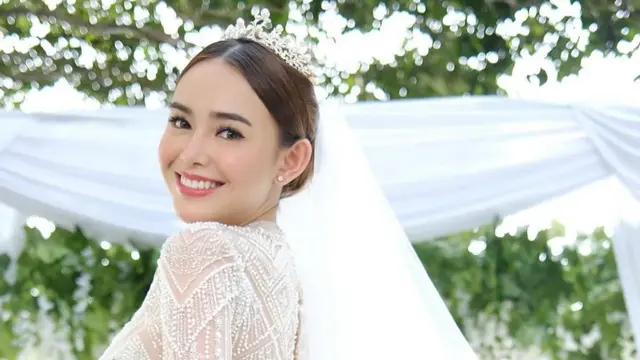 Amanda Manopo tampil elegan di gaun pengantin. (credit: instagram.com/amandamanopo)