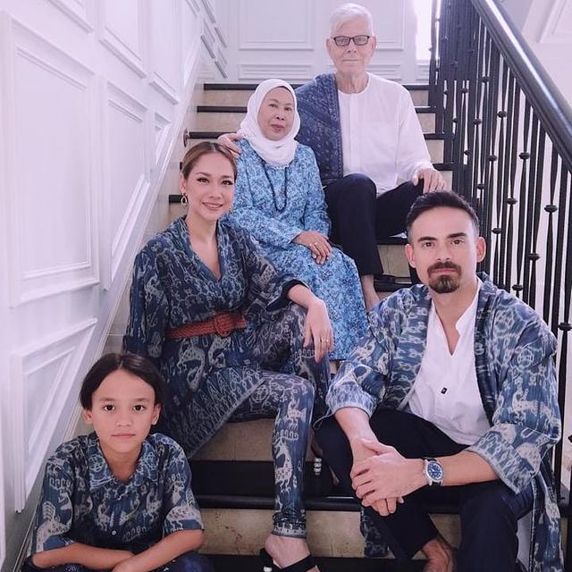 Potret Ashraf Sinclair, Bunga Citra Lestari, Noah dan kedua orang tua Ashraf