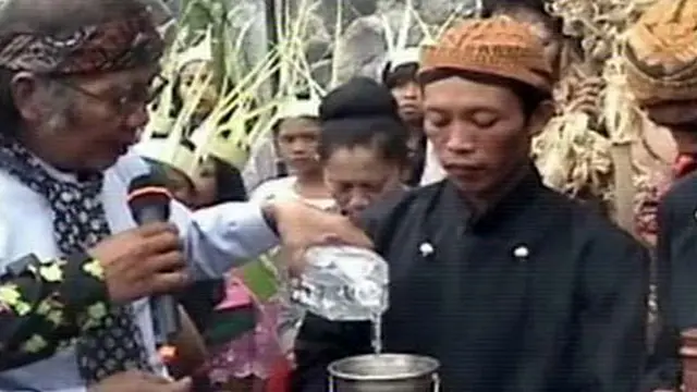 Kirab Air Hujan Di Lereng Merapi