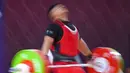 Lifter Indonesia, Muhammad Zul Ilmi berkompetisi pada nomor angkat besi putra 89kg SEA Games 2023 di Hanoi Sports Training and Competition Center, Hanoi, Vietnam, Minggu (22/5/2022). Zul meraih medali perak setelah melakukan total angkatan 328kg (145kg snatch dan 183kg clean & jerk). (AP Photo/Tatan Syuflana)