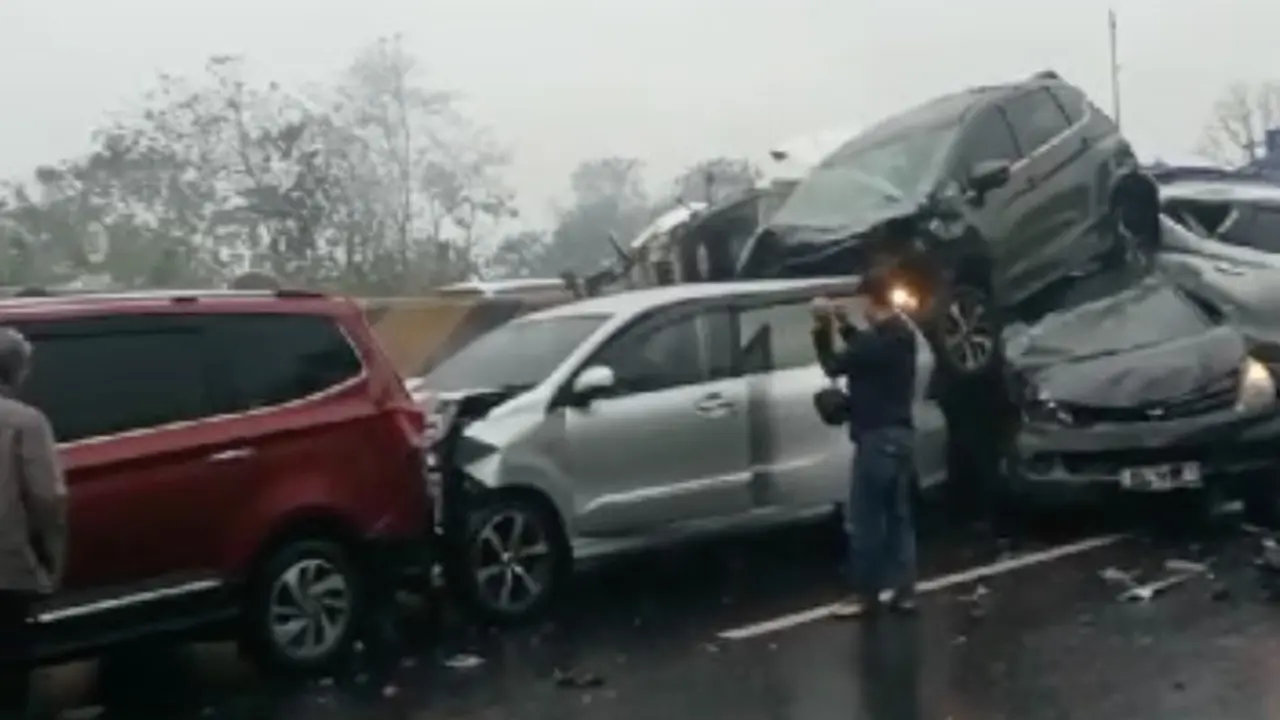 Kecelakaan beruntun di Tol Cipularang KM 92
