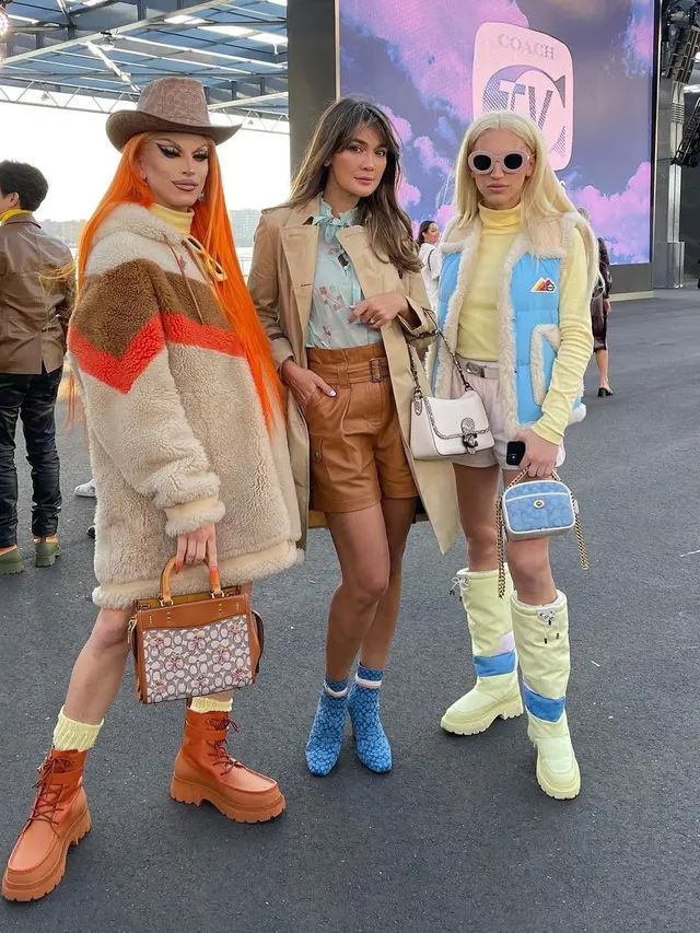 Pesona Cantik Luna Maya dengan Busana Retro di Coach Runway New York Fashon Week