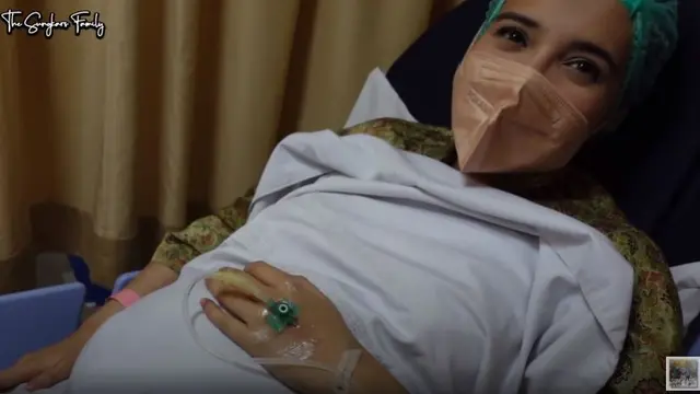 10 Tahun Menanti, Ini 8 Momen Perjuangan Zaskia Sungkar Lahirkan Anak Pertama