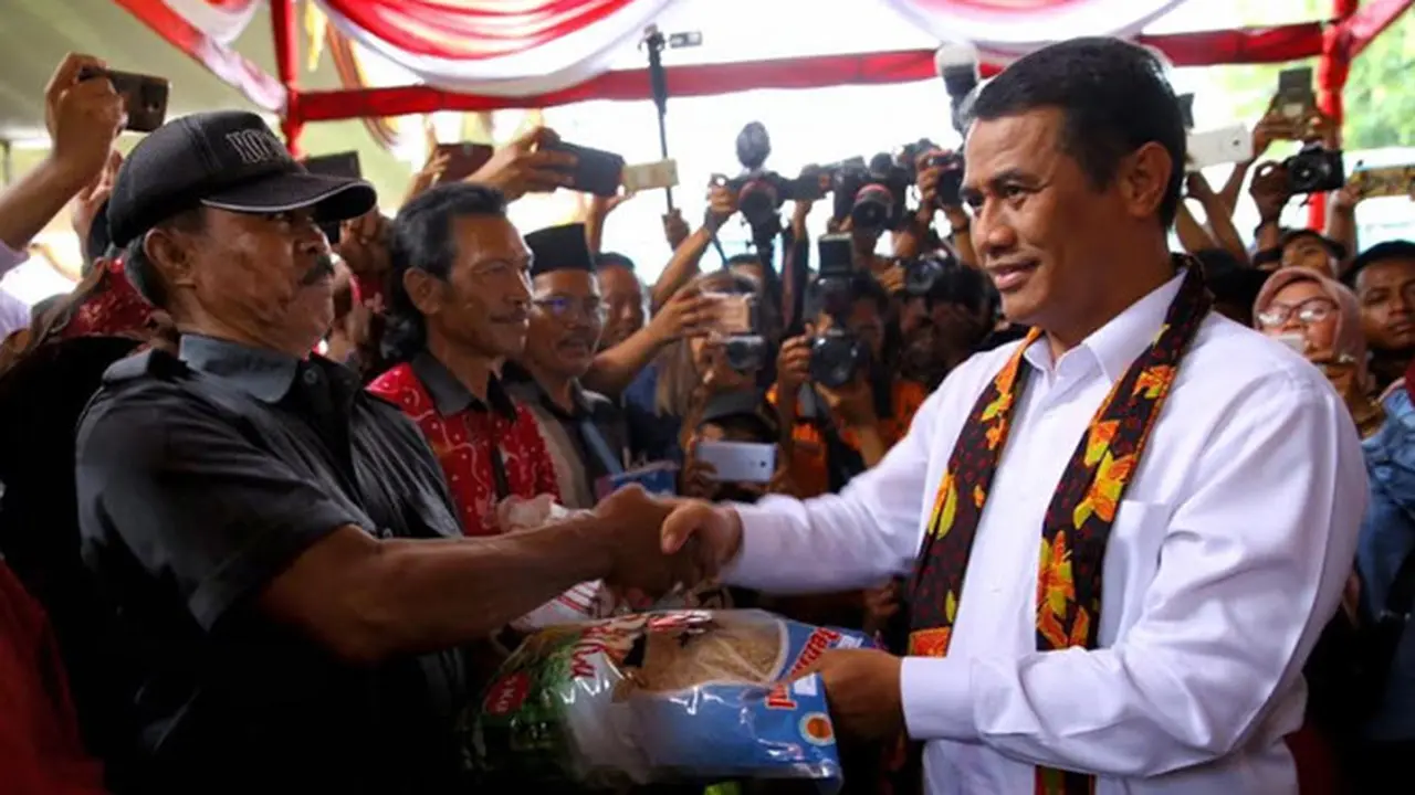 Bantuan yang diberikan pemerintah berupa benih komoditas pangan, hortikultura, dan perkebunan, ternak sapi, kambing, dan ayam, serta alat mesin pertanian.