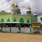 Masjid Al Mardhotillah, berawal dari sebuah surau atau musala kecil berdinding papan. Tempat yang jauh dari pemukiman namun selalu ramai jemaah. (foto: Liputan6.com / ajang nurdin)