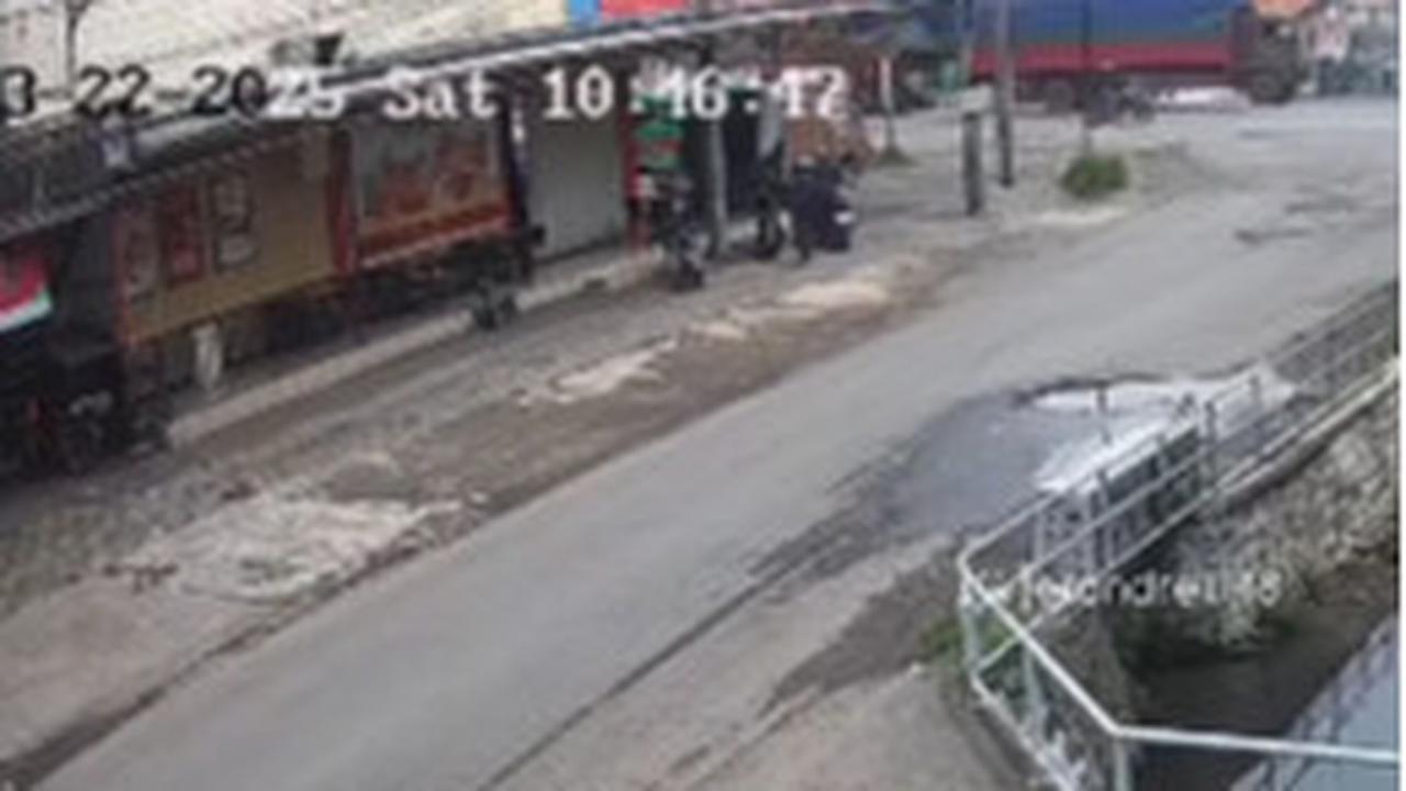 Rekaman Video Anggota Polisi Seorang Diri Sikat Maling Motor saat Beraksi