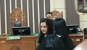 Bupati Pekalongan Non Aktif Fadia Arafiq Minta Izin Hakim Berobat Saraf Kejepit