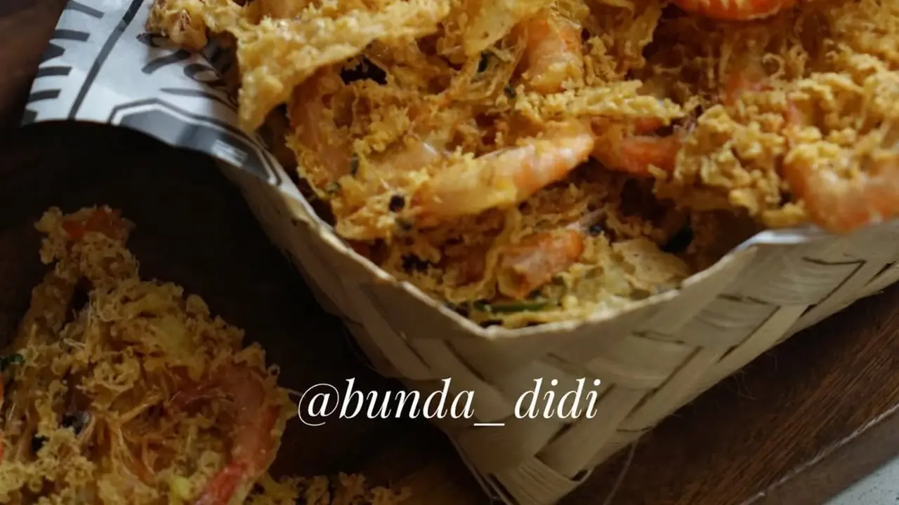 Sajian peyek udang (IG bunda_didi)