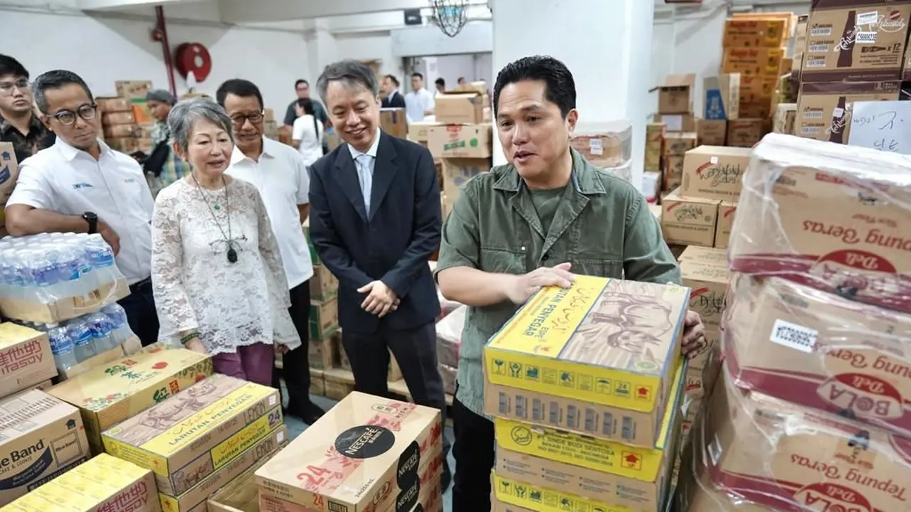 Menteri BUMN Erick Thohir bertemu dengan salah satu Warga Negara Indonesia (WNI) bernama Sarinah yang sukses membuka usaha di Hong Kong.