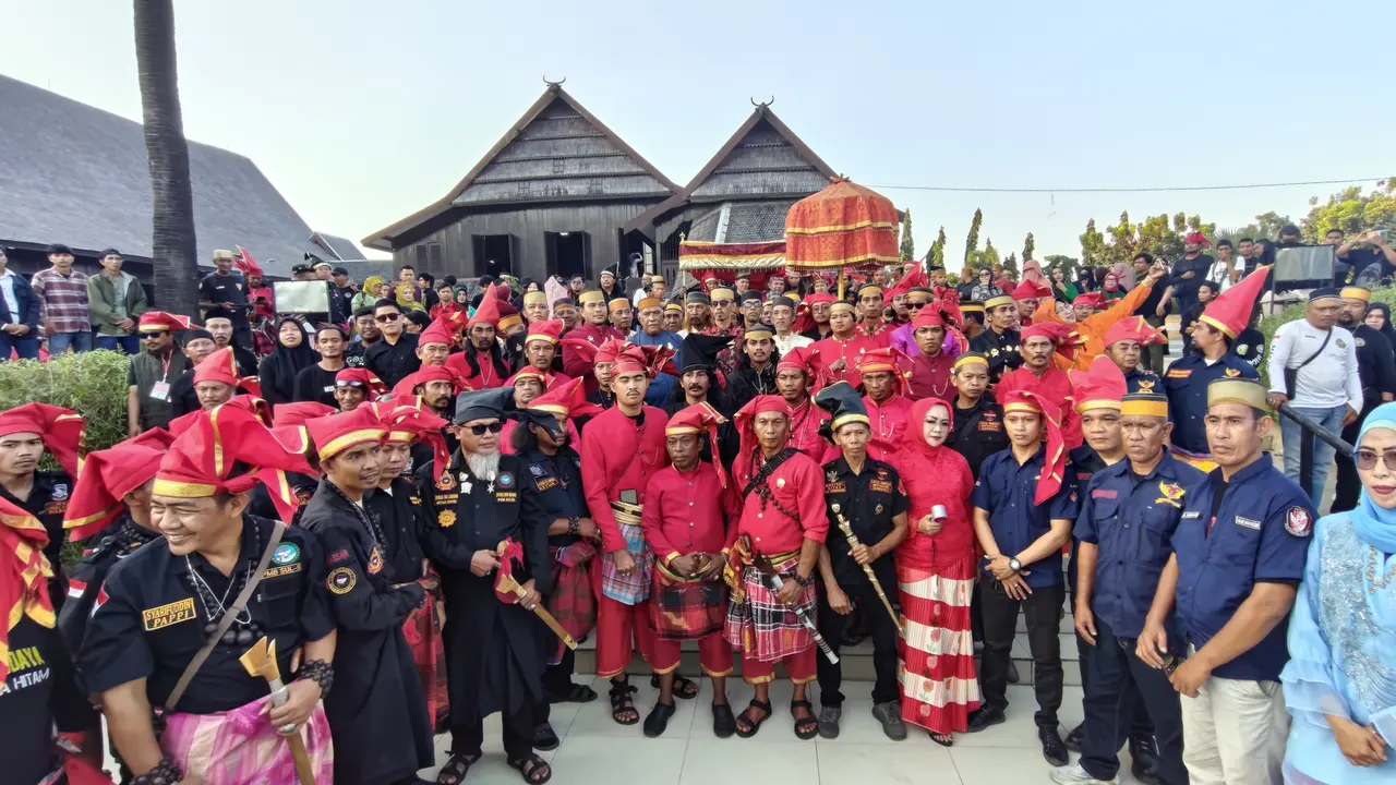 Pasukan adat Kerajaan Gowa bakal geruduk Kantor DPRD. (Liputan6.com/Fauzan)