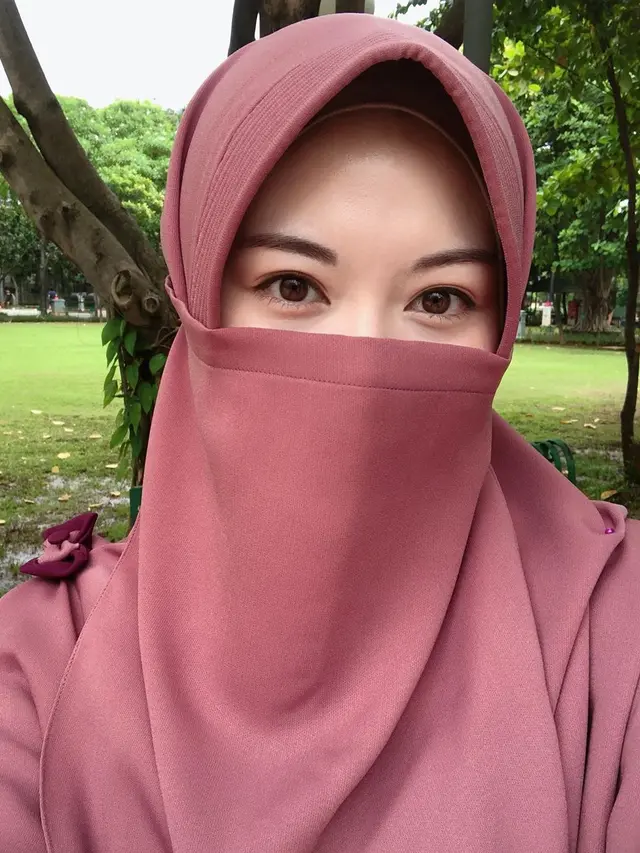 Potret 7 Artis saat Kenakan Cadar, Tuai Banyak Pujian