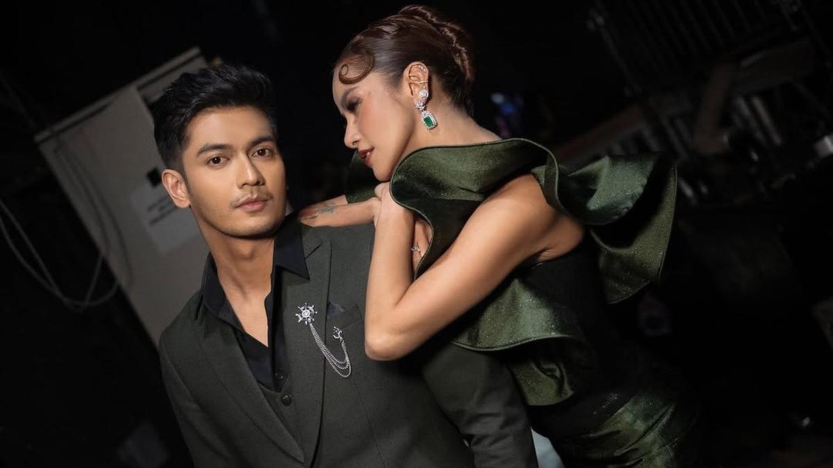 5 Potret Kompak Olla Ramlan dan Teuku Ryan dengan Outfit Serba Hijau, Hanya Sabahat dan Rekan Kerja