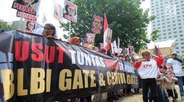 Massa Geruduk KPK Tuntut Penuntasan Kasus BLBI dan Century