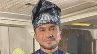 Alfin Habib merilis single perdana berjudul Permaisuri Hatiku.