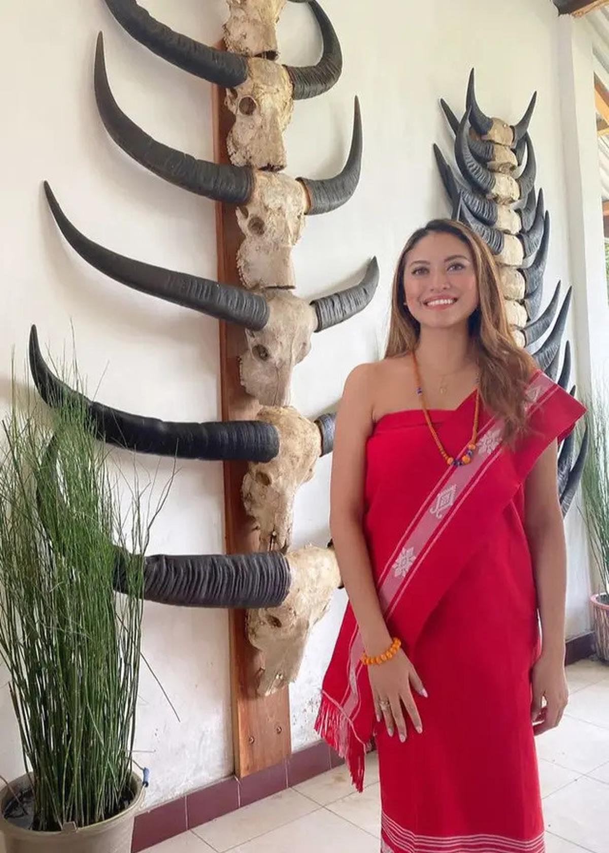 8 OOTD Cynthia Riza Istri Giring yang Sebentar Lagi Jadi Calon Ibu Pejabat saat Kenakan Wastra Nusantara