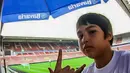 El Rumi memperlihatkan pose metal di stadion bola. (Foto: Instagram/ elelrumi)