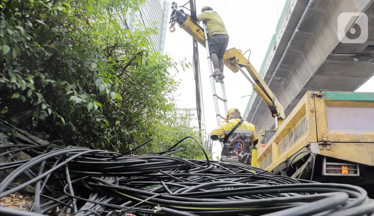Selain itu, penataan ini juga sebagai sebagai tindak lanjut amanat Pergub Nomor 106 Tahun 2019 tentang Pedoman Penyelenggaraan Infrastruktur Jaringan Utilitas. (Liputan6.com/Herman Zakharia)