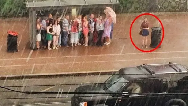 Bikin Gagal Paham, Ini 8 Aksi Orang Cuek Dengan Sekitarnya