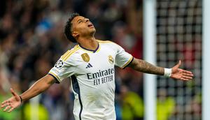 Pemain Real Madrid Rodrygo melakukan selebrasi usai mencetak gol ke gawang Braga pada pertandingan sepak bola Grup C Liga Champions di Stadion Santiago Bernabeu, Madrid, Spanyol, Rabu (8/11/2023). (AP Photo/Jose Breton)