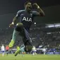 Bek Tottenham Hotspur, Serge Aurier, merayakan gol yang dicetak ke gawang Tranmere Rovers pada babak ketiga Piala FA, di Prenton Park Stadium, Birkenhead, Sabtu (5/1/2019) dini hari WIB. (AP Photo/Jon Super)