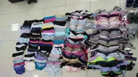 Curi Lingerie Untuk Disimpan Rapi dalam Lemarinya