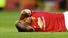 Penyerang Manchester United, Marcus Rashford, meringis kesakitan saat melawan Crystal Palace pada laga Premier League di Stadion Old Trafford, Sabtu (19/9/2020). Setan Merah takluk dengan skor 1-3. (Shaun Botterill/Pool via AP)