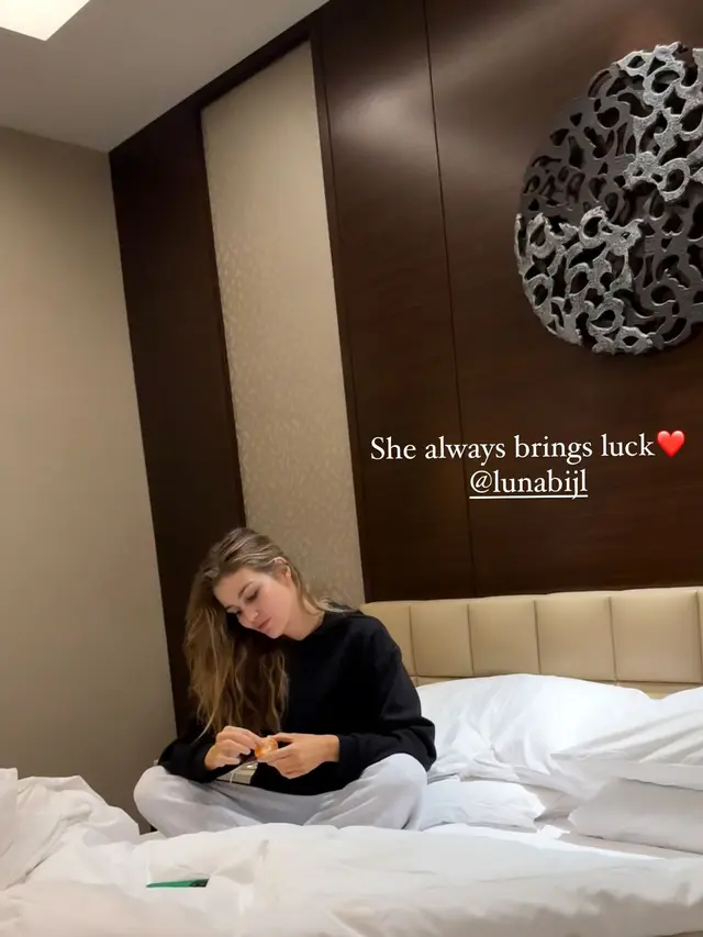 Potret Cantik Luna Bjil, Kekasih Maarten Paes Sekaligus Bestie Gigi Hadid yang Disebut Pembawa Hoki Timnas Indonesia