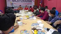 PDIP Sumsel menggelar Silaturahmi dan Forum Group Discussion (FGD) Sumpah Pemuda Bersatu Bangkit dan Tumbuh, di Sekretariat Banteng Muda Indonesia (BMI) Sumsel (Liputan6.com / Nefri Inge)