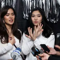 Dua penyanyi papan atas Tanah Air, Isyana Sarasvati dan Raisa Andriana akan mengeluarkan single duet mereka pada Kamis (30/3). Kabar baik itu diungkapkan oleh Raisa saat menghadiri sebuah acara di Gedung Sarinah. (Nurwahyunan/Bintang.com)