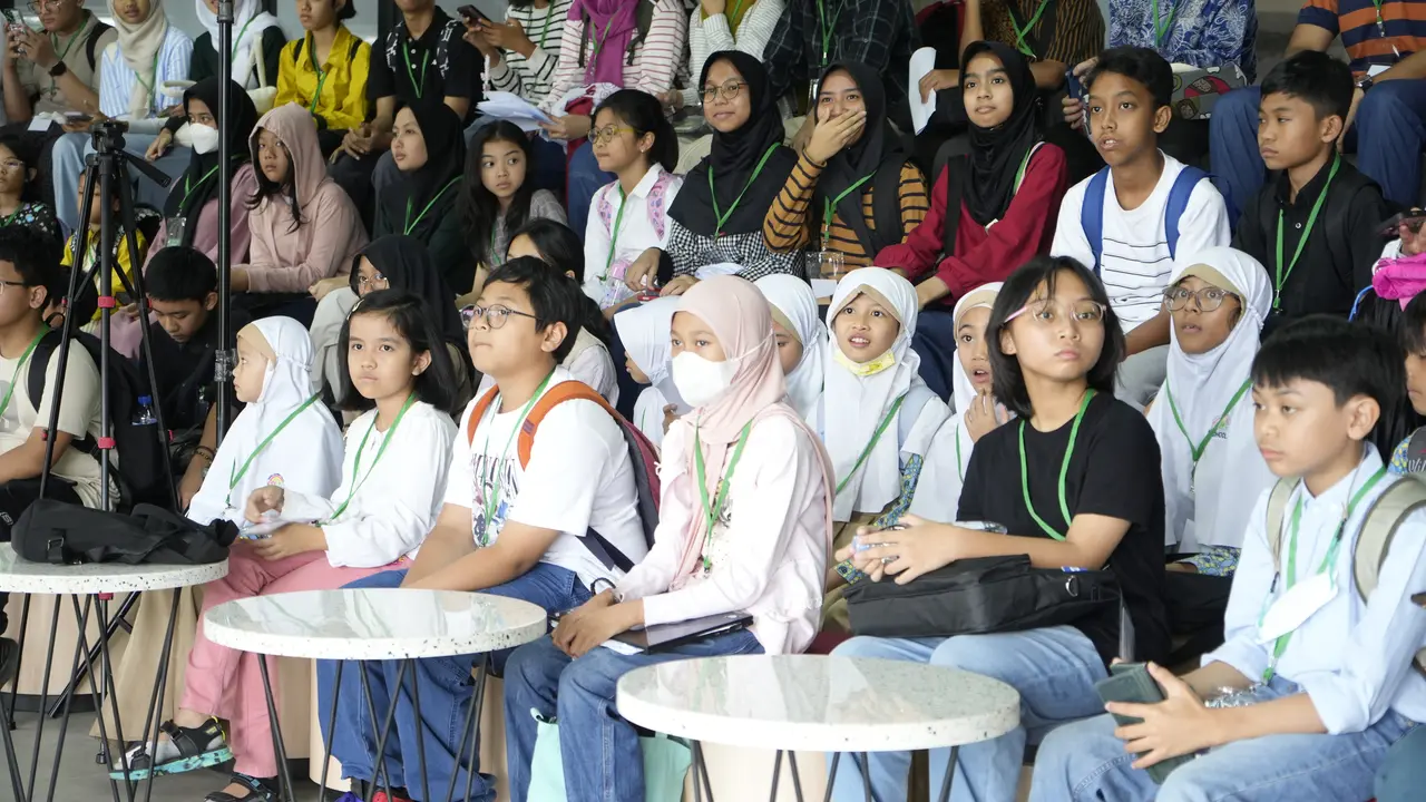Sebanyak 118 pelajar Indonesia yang berasal dari Jakarta, Medan, Bandung, Tangerang, Depok, Bekasi, Sukabumi, Karawang, hingga Batam berhasil memecahkan Rekor MURI untuk kegiatan mengingat 13.090 kosakata dari 10 bahasa asing pada 10 Oktober 2024 (Istime