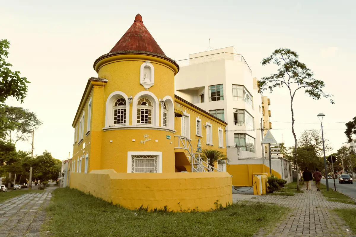 Rumah Cat Kuning Mustard