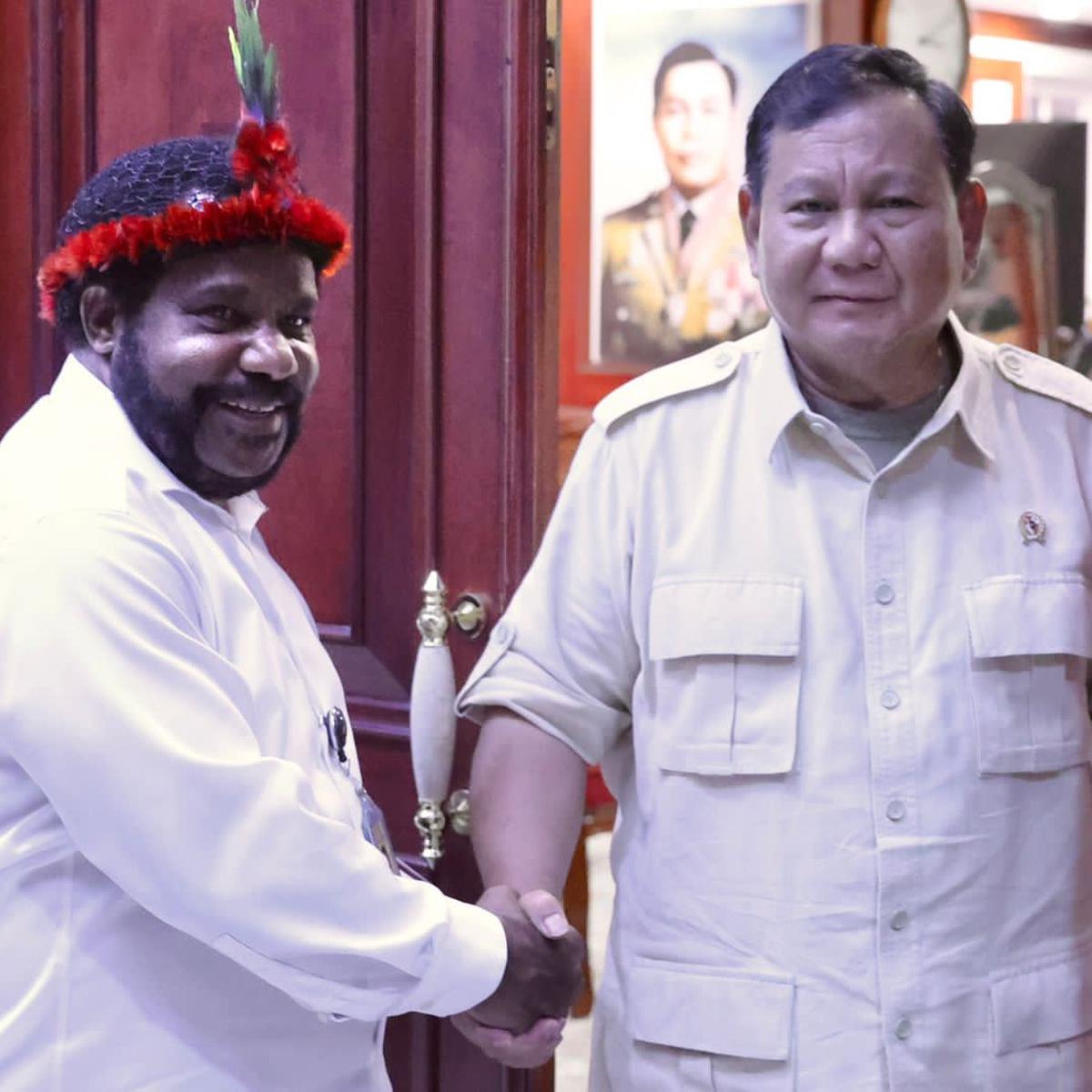 Menteri Pertahanan (Menhan) Prabowo Subianto, menerima kunjungan Ketua Lembaga Masyarakat Adat Tanah Papua, Lenis Kogoya di kantor Kementerian Pertahanan (Kemhan), Jakarta.