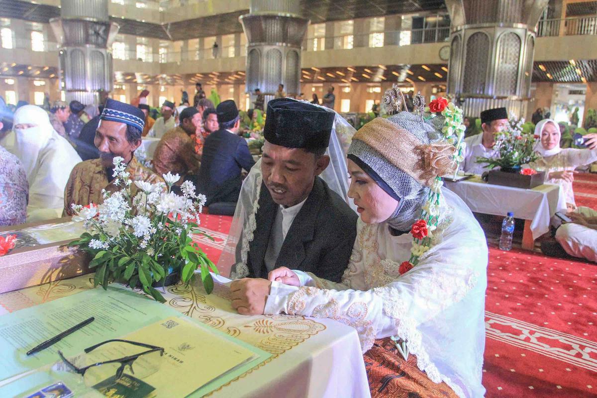 FOTO: 51 Pasangan Resmi Menikah Gratis di Masjid Istiqlal