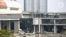 Suasana pembangunan JPO Stasiun LRT Rasuna Said di Jakarta, Senin (11/7/2022). Jadwal uji coba LRT Jabodebek batal dilakukan pada 17 Agustus 2022 dan direncakanan digelar pada Desember 2022 karena adanya kendala dalam skema pembiayaan pembangunan LRT Jabodebek. (Liputan6.com/Faizal Fanani)