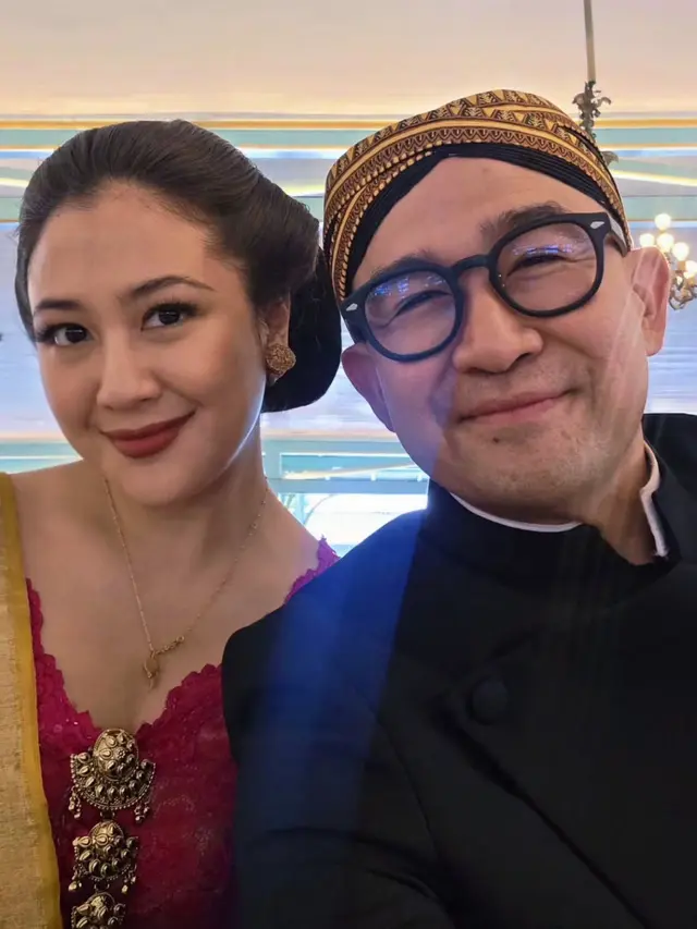 Makeup Sherina Munaf Hadir di Acara Sakral Pura Mangkunegaran Solo. [@iwetramadhan]