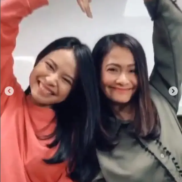 Mirip Bak Kembar, Ini 6 Potret Kebersamaan Hanggini dan Ersa Mayori