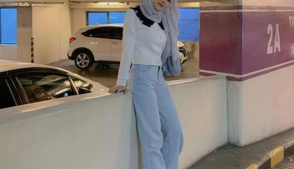 Di akun Instagramnya, Putri Delina membagikan potret penampilan terbaru yang memperlihatkan tubuh yang makin proporsional. (Instagram/putridelinaa).