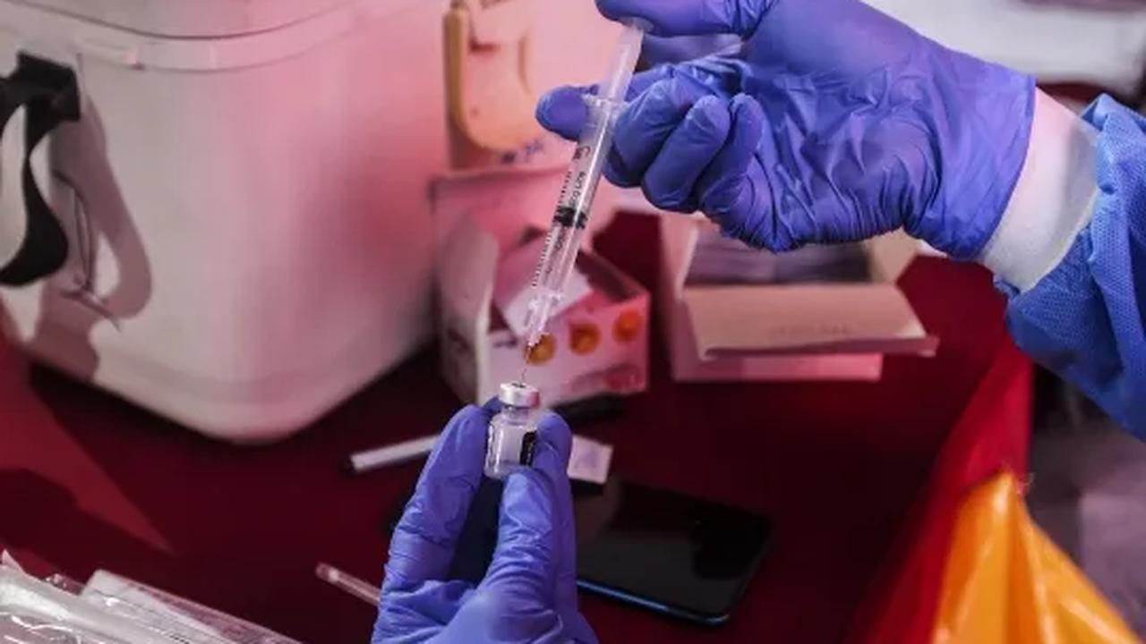 Menurut Hermawan, akan sulit bagi pemerintah untuk meningkatkan cakupan vaksinasi jika vaksin Covid-19 berbayar. Dia mengungkit rendahnya pastisipasi masyarakat mengikuti vaksinasi saat pemerintah menggencarkan program vaksin gratis.