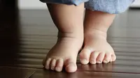 Banyak orangtua yang khawatir saat menemukan anak mereka belum mampu berjalan dengan sempurna di usia seharusnya.