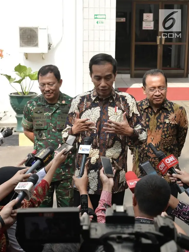 Presiden Jokowi Jenguk Habibie di RSPAD